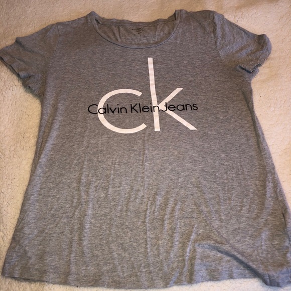 Calvin Klein tshirt - Picture 3 of 5